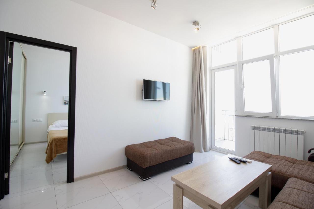 Apartments Inasaredze Batoemi Buitenkant foto