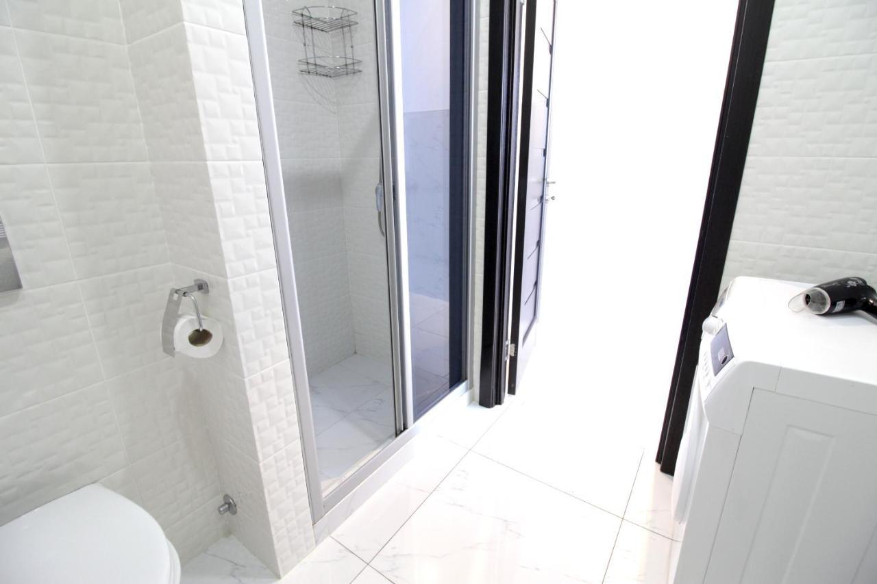 Apartments Inasaredze Batoemi Buitenkant foto