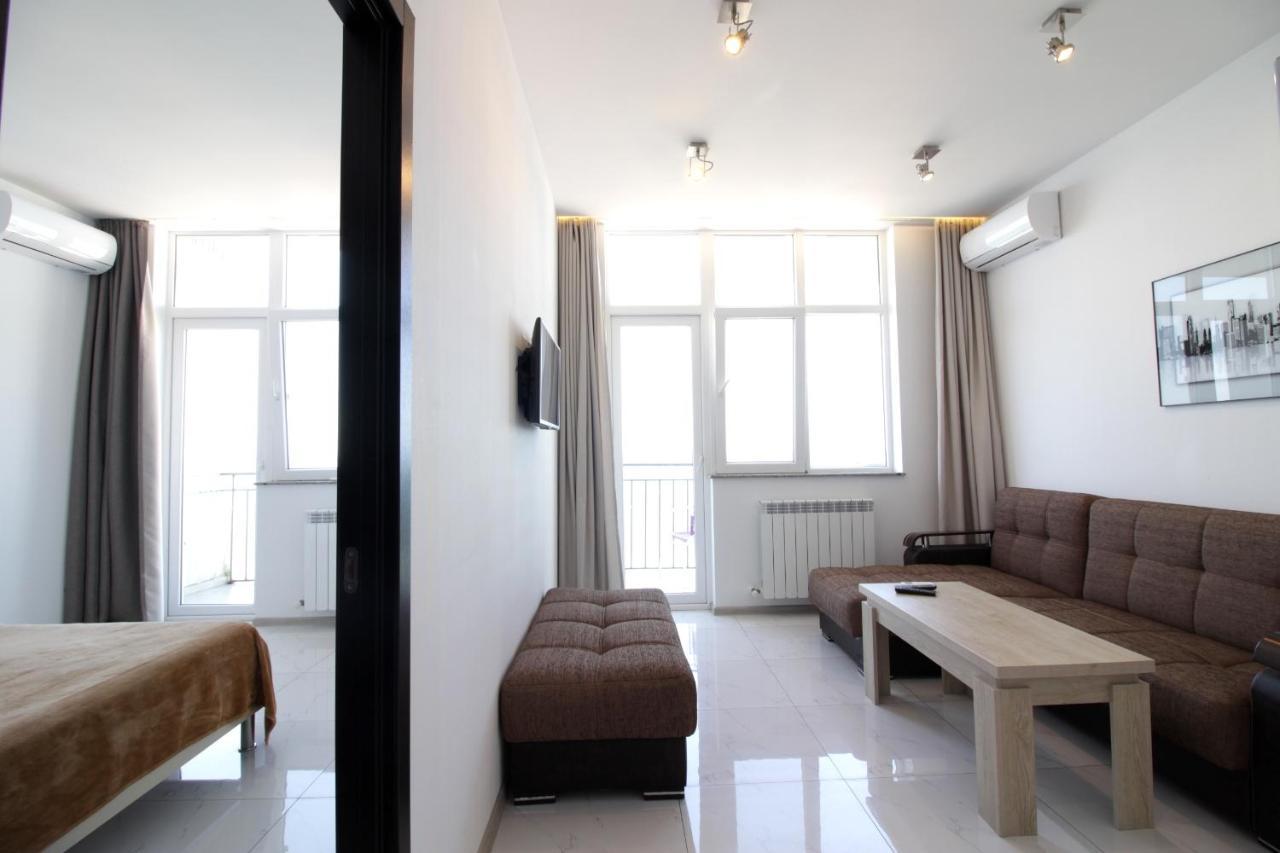 Apartments Inasaredze Batoemi Buitenkant foto